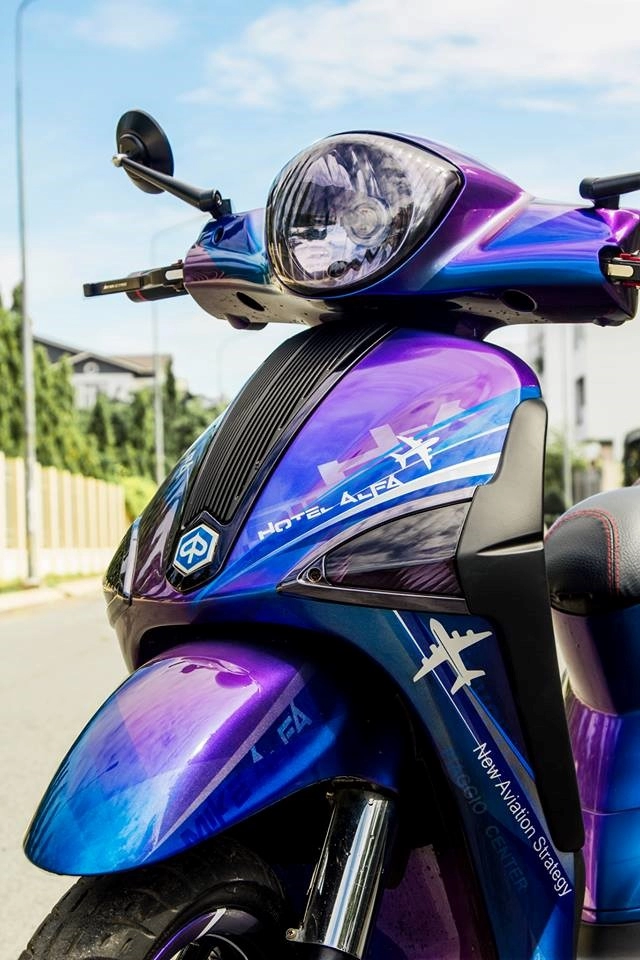 Piaggio liberty sơn dàn áo đổi màu theo góc nhìn đầy cá tính