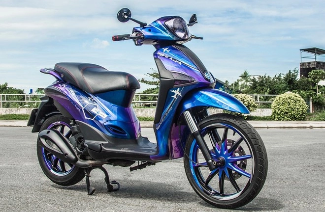 Piaggio liberty sơn dàn áo đổi màu theo góc nhìn đầy cá tính