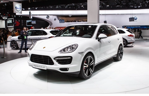  porsche cayenne turbo s có giá 147000 usd 