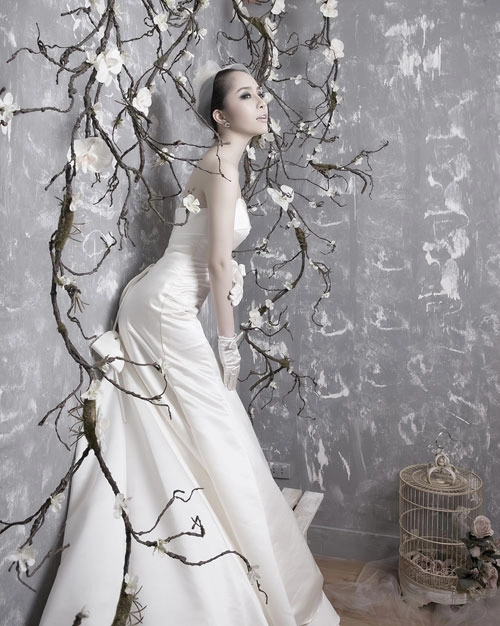 Quỳnh nga chọn váy cưới cho nàng dâu