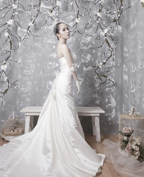 Quỳnh nga chọn váy cưới cho nàng dâu