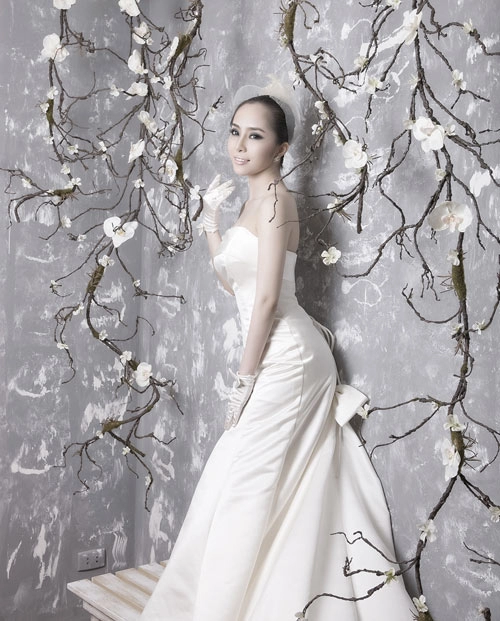 Quỳnh nga chọn váy cưới cho nàng dâu