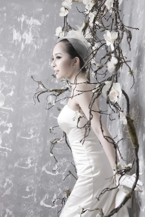 Quỳnh nga chọn váy cưới cho nàng dâu