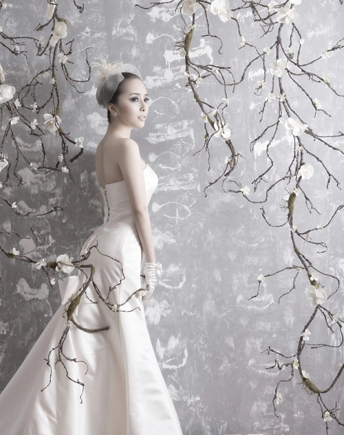 Quỳnh nga chọn váy cưới cho nàng dâu