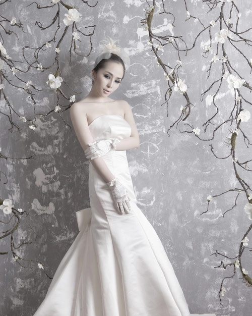 Quỳnh nga chọn váy cưới cho nàng dâu