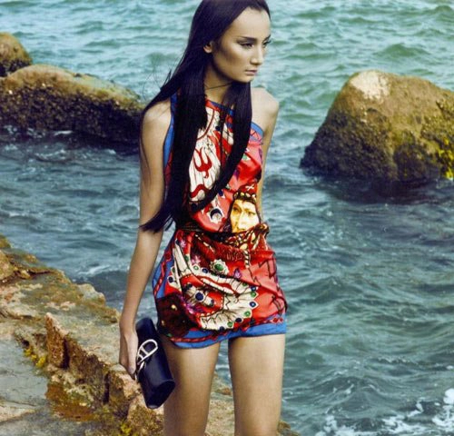 Sao việt và sở thích dùng khăn quấn ngực