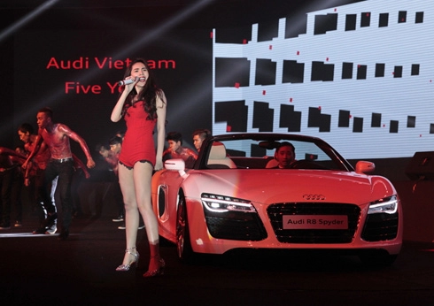  siêu xe audi r8 spyder trình diễn tại sài gòn 