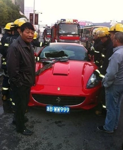  siêu xe ferrari california cháy 