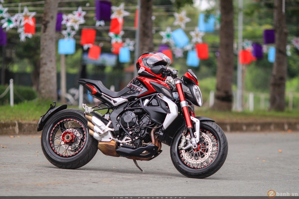 Siêu xe phong cách mv agusta dragster 800 gào thét tại sài gòn