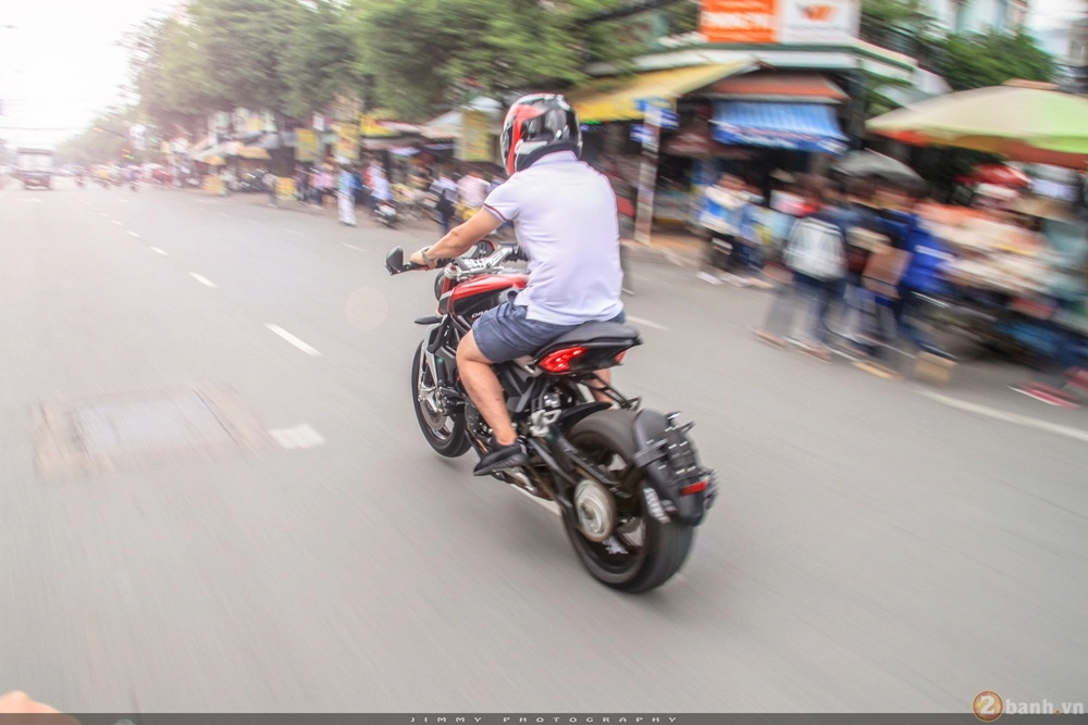 Siêu xe phong cách mv agusta dragster 800 gào thét tại sài gòn