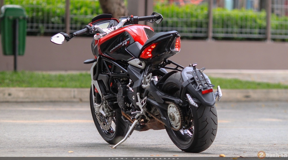 Siêu xe phong cách mv agusta dragster 800 gào thét tại sài gòn