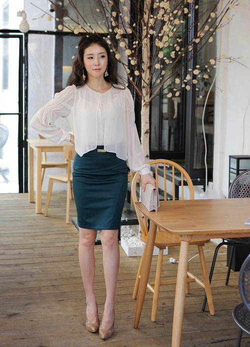 Sơ mi lụa đơn giản mà phong cách