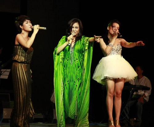 Soi gu thẩm mỹ của 4 diva việt