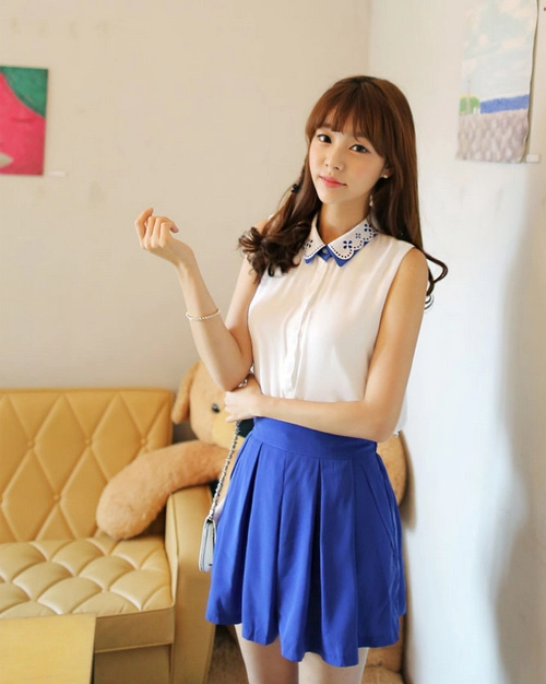 Sự kết hợp nữ tính của sơ mi và chân váy