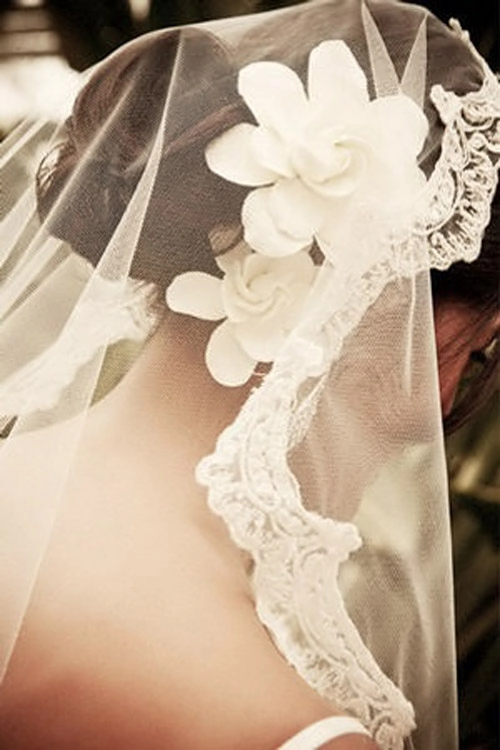 Sứ mệnh thiêng liêng của khăn cô dâu