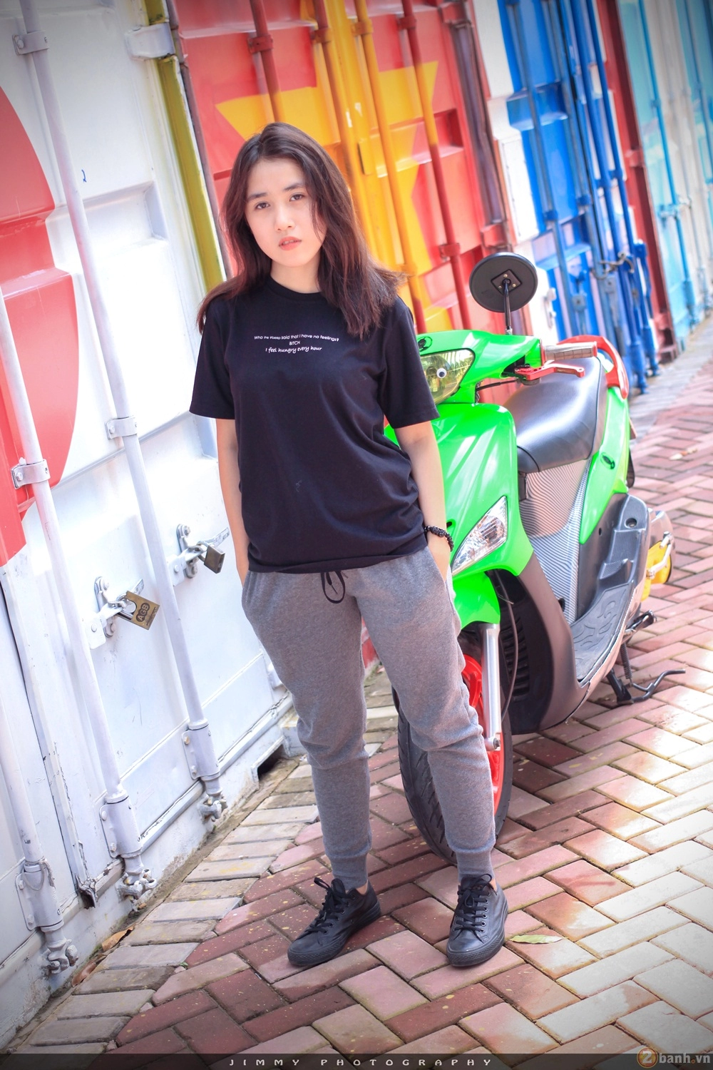 Super mini scooter nổi bật tạo dáng cùng teen girl sài thành