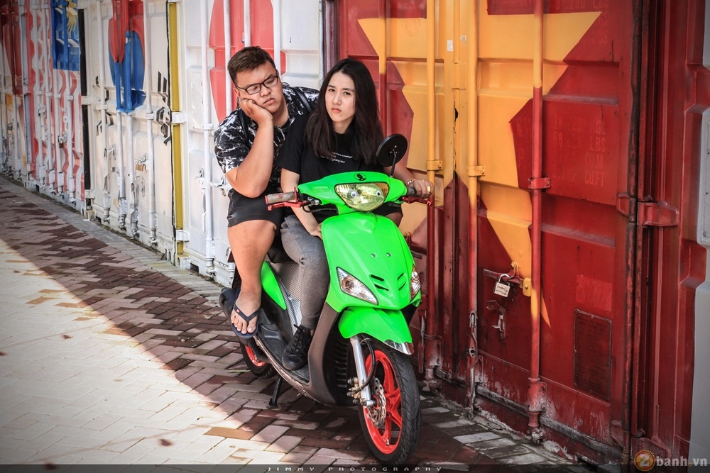 Super mini scooter nổi bật tạo dáng cùng teen girl sài thành