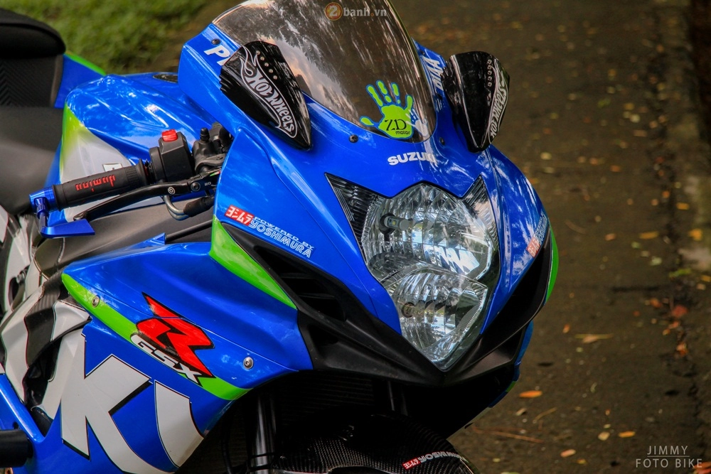 Suzuki gsx-r600 mạnh mẽ trong bộ áo đấu cùng loạt đồ chơi giá trị