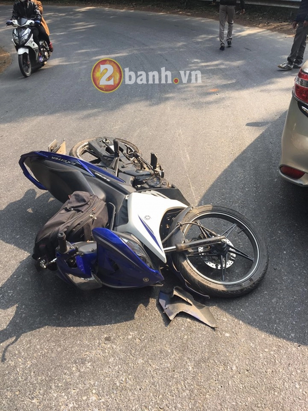 Tay lái non thanh niên exciter xòe nặng quẹt xe hơi trên đèo tam đảo