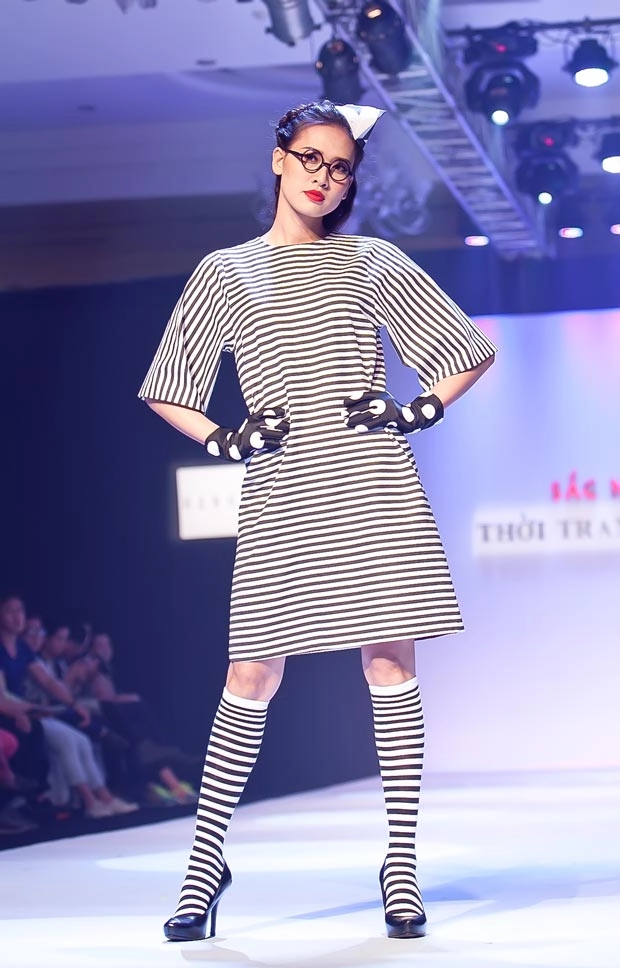 Thanh hằng ấn tượng với đen và trắng