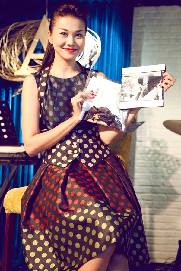 Thanh hằng nhí nhảnh cùng fans