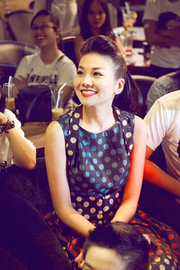 Thanh hằng nhí nhảnh cùng fans