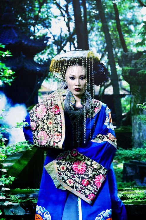 Thí sinh nền nã với áo dài khăn đóng