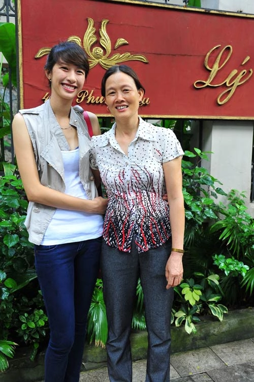 Thí sinh vntm bồi hồi chia tay gia đình