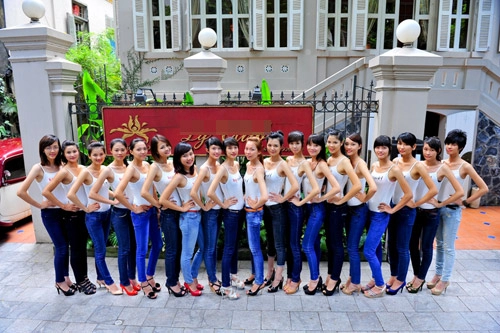 Thí sinh vntm bồi hồi chia tay gia đình