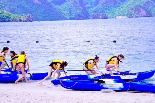 Thí sinh vntm mặc bikini đua thuyền
