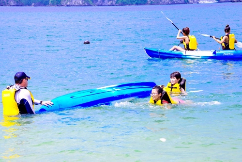 Thí sinh vntm mặc bikini đua thuyền
