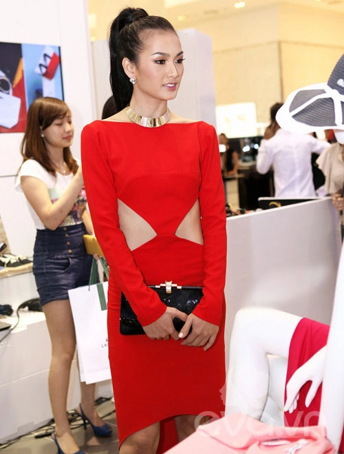 Thời trang đầy thách thức của anh thư