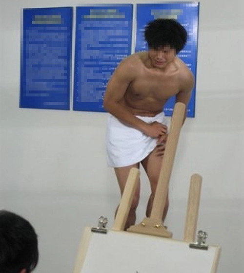 Thù lao bèo bọt của người mẫu khỏa thân