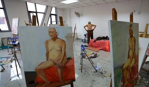 Thù lao bèo bọt của người mẫu khỏa thân
