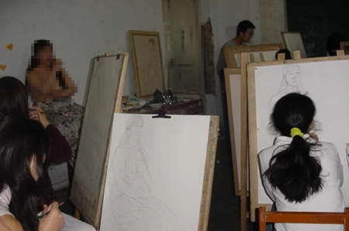 Thù lao bèo bọt của người mẫu khỏa thân