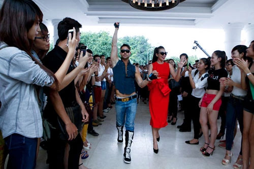Top model giám khảo người úc gây sốc