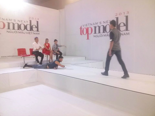 Top model giám khảo người úc gây sốc