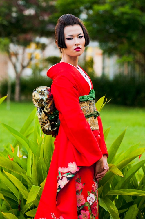 Top model hóa gái nhật da trắng môi đỏ
