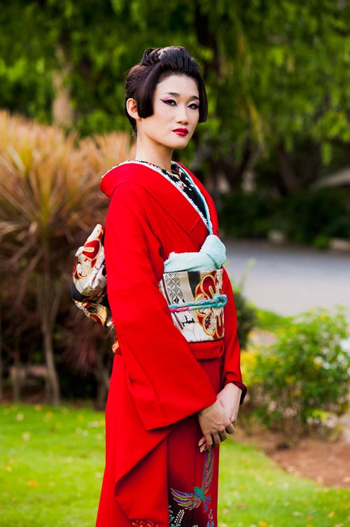 Top model hóa gái nhật da trắng môi đỏ