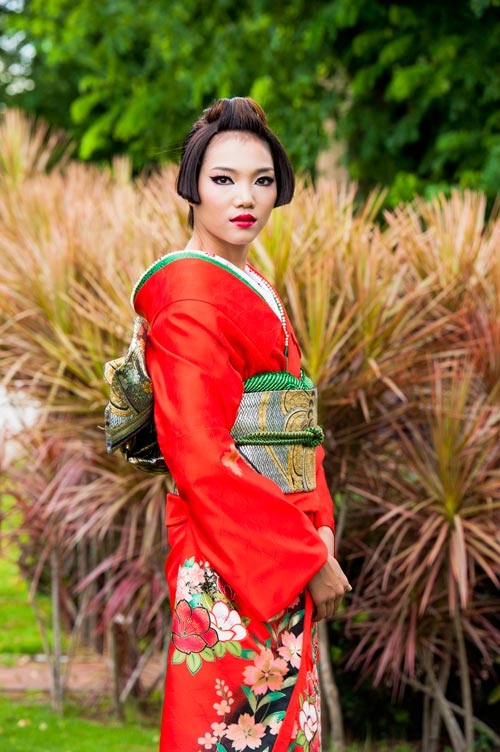 Top model hóa gái nhật da trắng môi đỏ