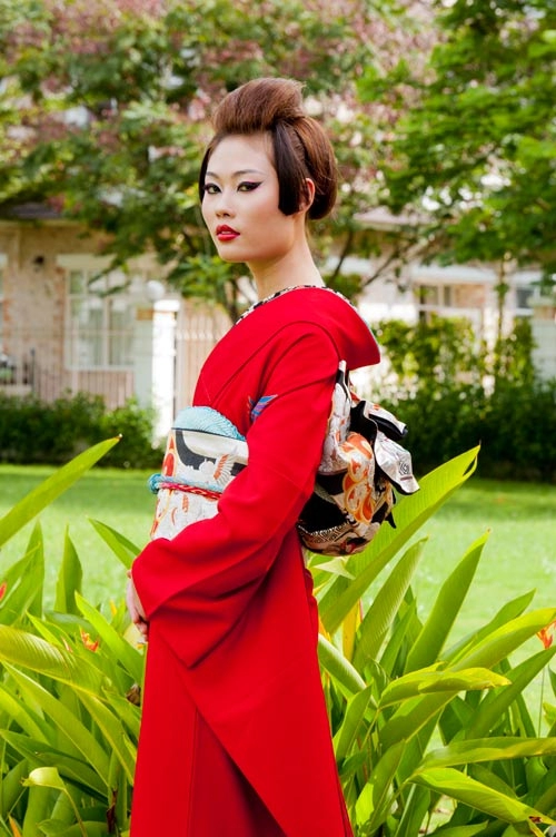 Top model hóa gái nhật da trắng môi đỏ