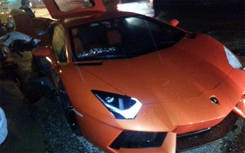  toyota tông nát đuôi lamborghini aventador 