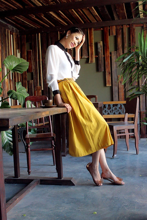 Trang trần ngoan hiền lạ thường