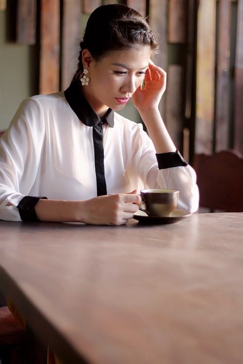Trang trần ngoan hiền lạ thường