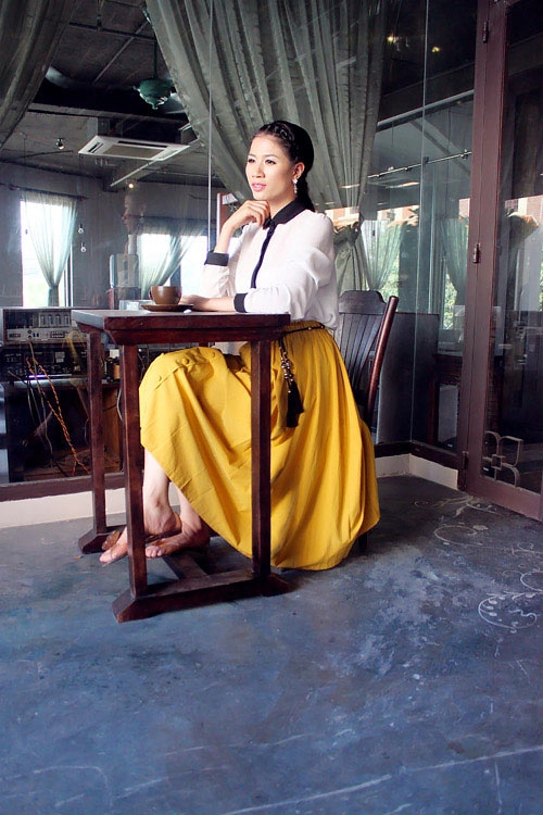 Trang trần ngoan hiền lạ thường
