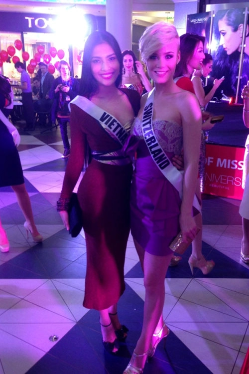 Trương thị may nổi bật tại miss universe