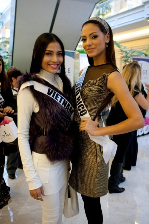 Trương thị may nổi bật tại miss universe
