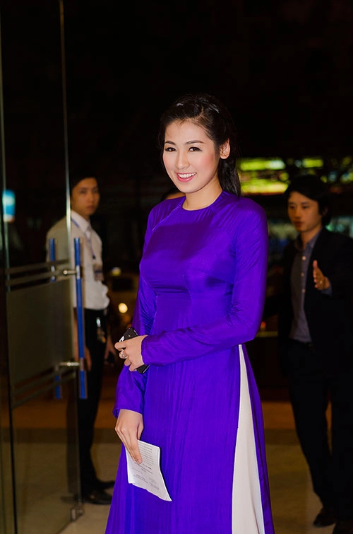 Tú anh hoàng anh thân thiết như chị em