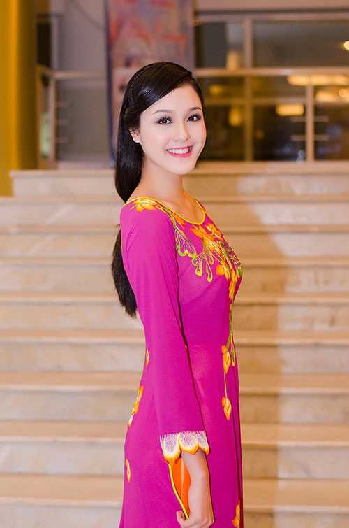 Tú anh hoàng anh thân thiết như chị em