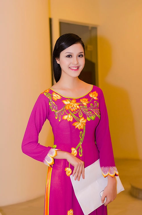 Tú anh hoàng anh thân thiết như chị em